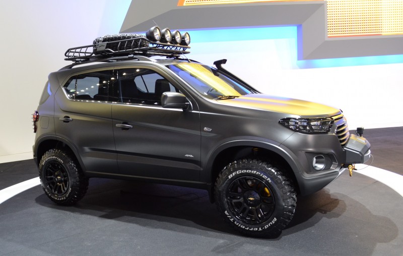 Chevrolet Niva вид сбоку