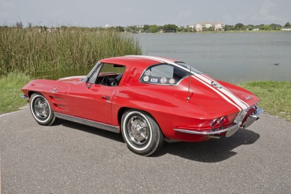 Chevrolet Corvette C2 Sting Ray автомобиль