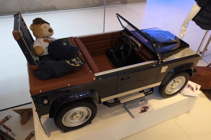 Land rover игрушка