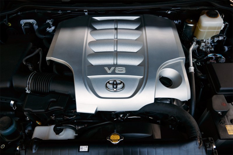 Toyota Land Cruiser 200 фото двигателя