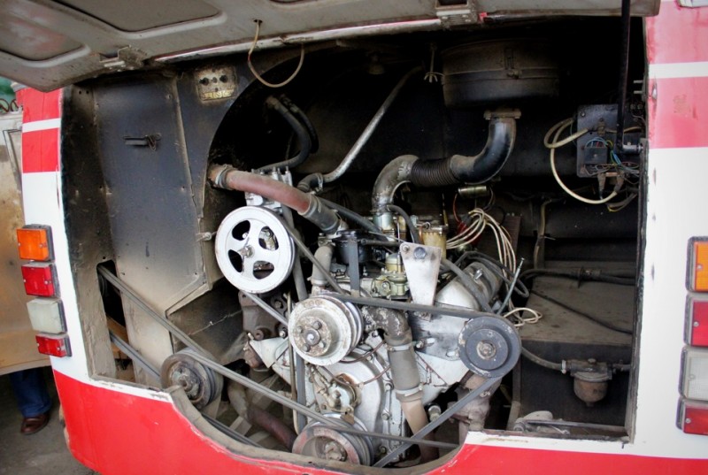 ЛАЗ-695Н двигатель
