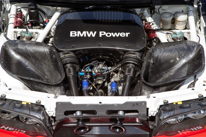 BMW M3 GTR двигатель