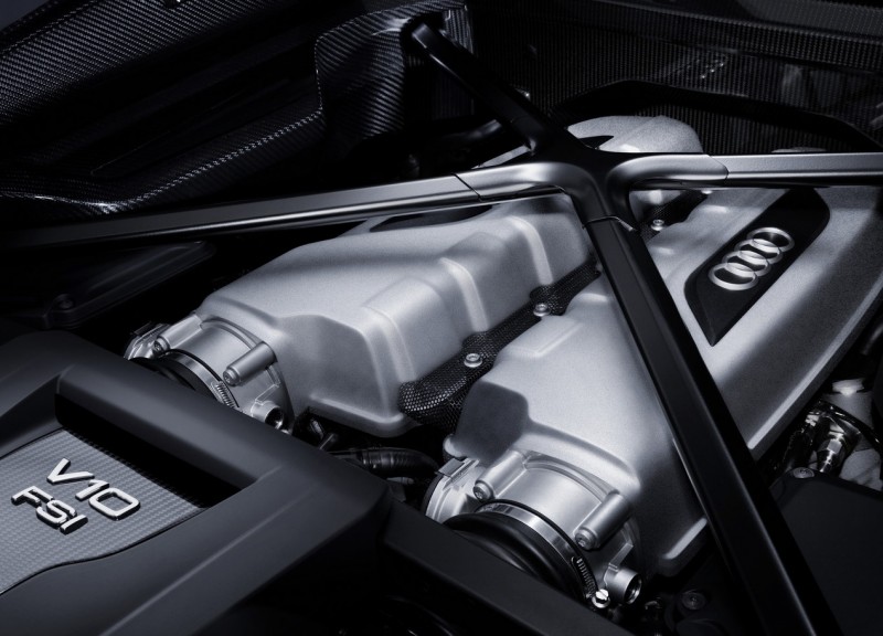 Audi R8 двигатель