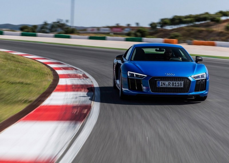 Audi R8 суперкар