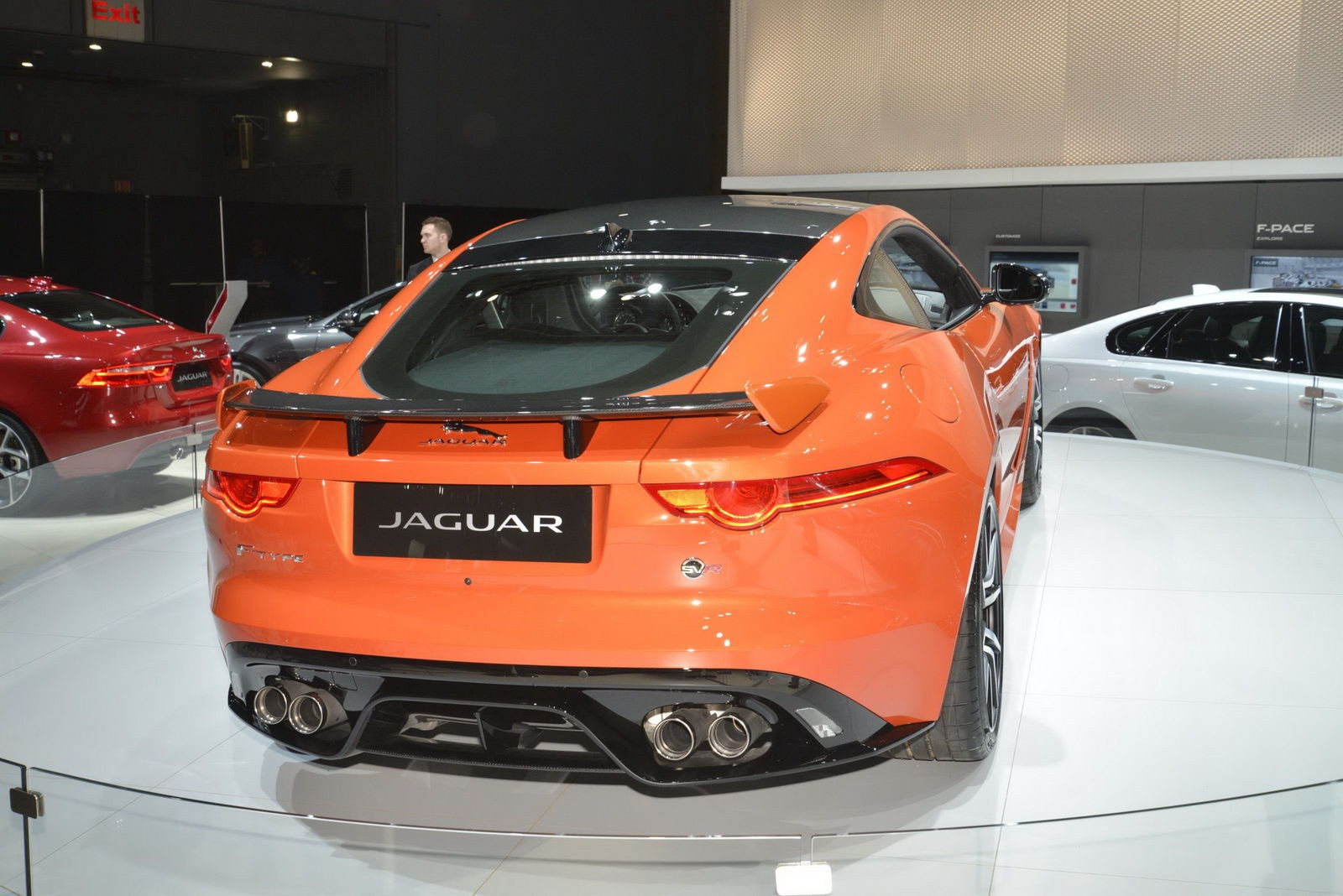 Jaguar F-Type SVR авто
