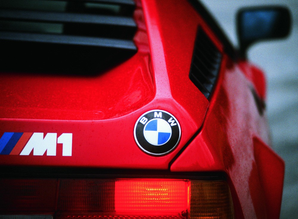 BMW-M1 авто