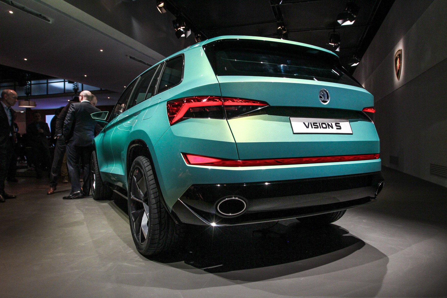 Skoda VisionS вид сзади