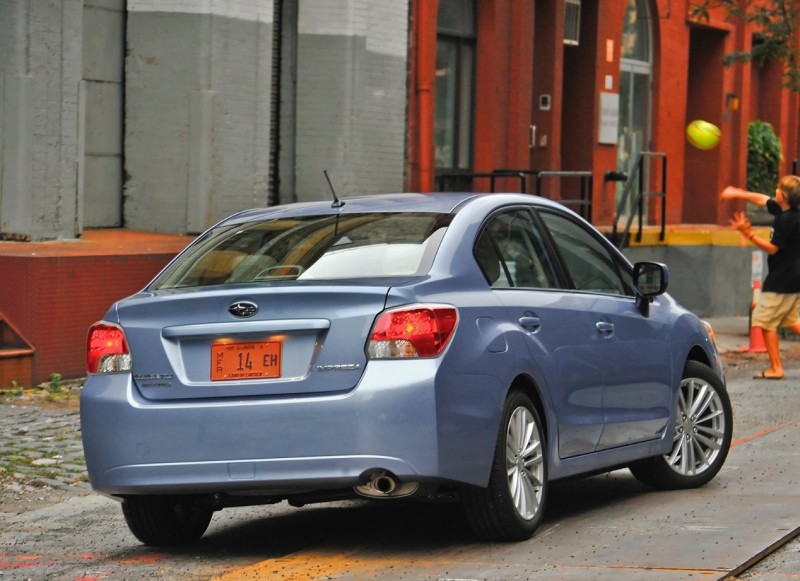 Вид сзади Subaru Impreza 4