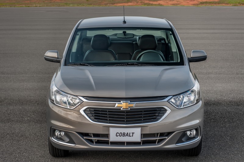 Chevrolet Cobalt вид спереди
