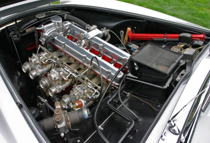 Aston Martin DB2-4 Touring Spyder фото двигателя
