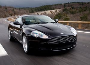 Вид спереди Aston Martin DB9