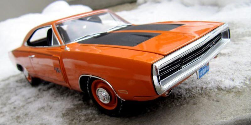 Игрушечный dodge charger