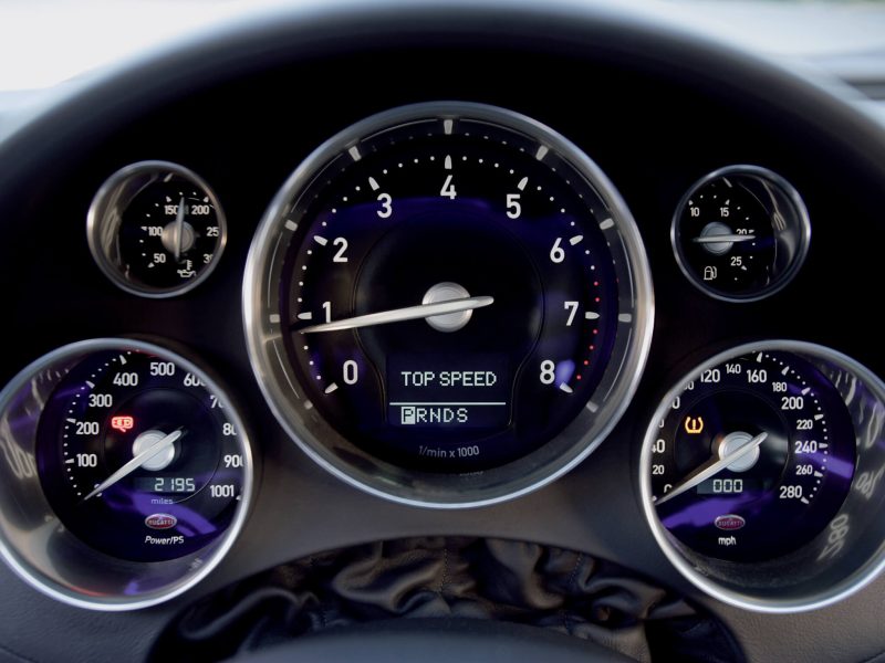 Панель приборов Bugatti Veyron 