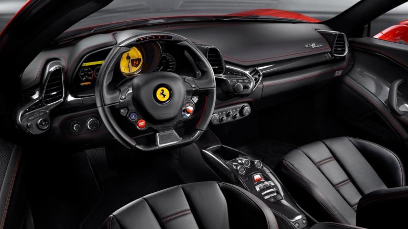 Интерьер Ferrari 458 Italia