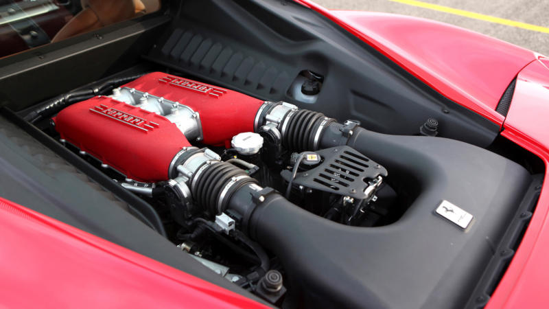 Автомобиль Ferrari 458
