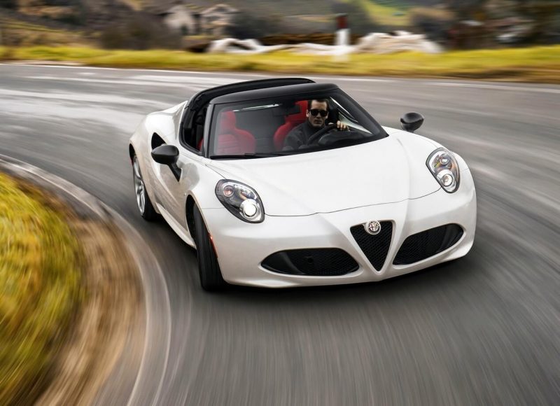 Вид спереди Alfa Romeo 4C Spider