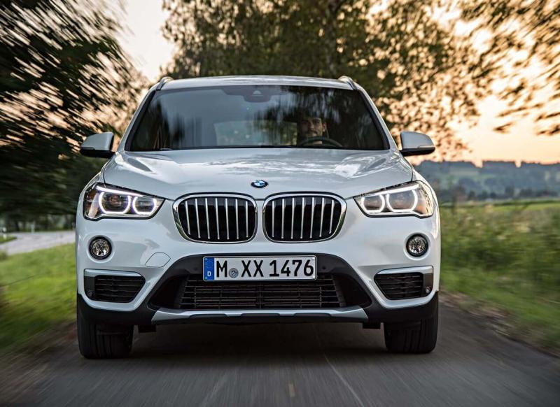 Вид спереди BMW X1
