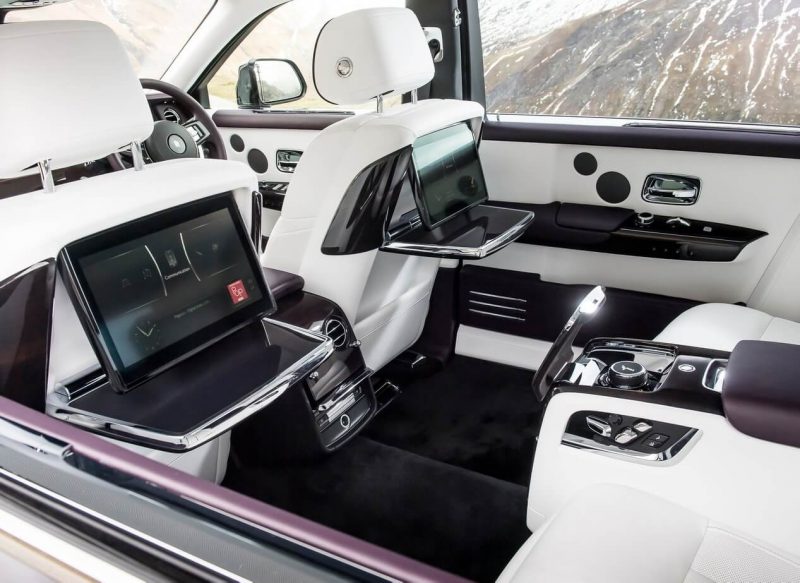 Дисплей Rolls-Royce Phantom VIII