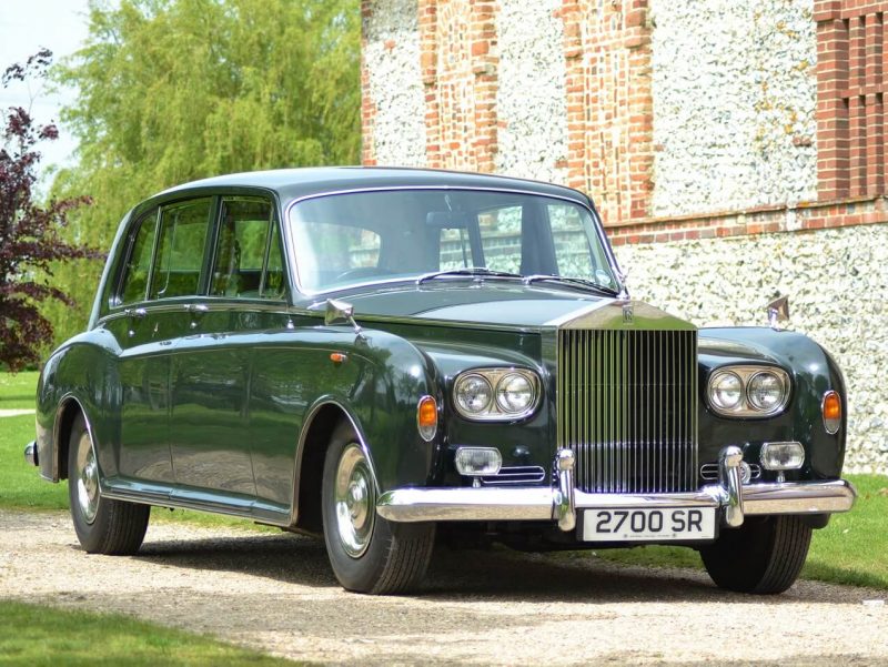 Вид спереди Rolls-Royce Phantom VI