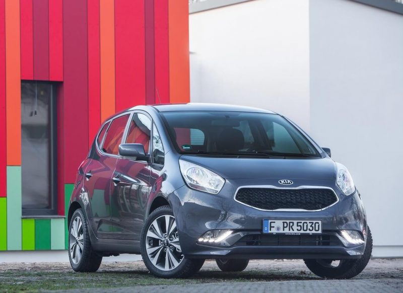 Вид спереди KIA Venga