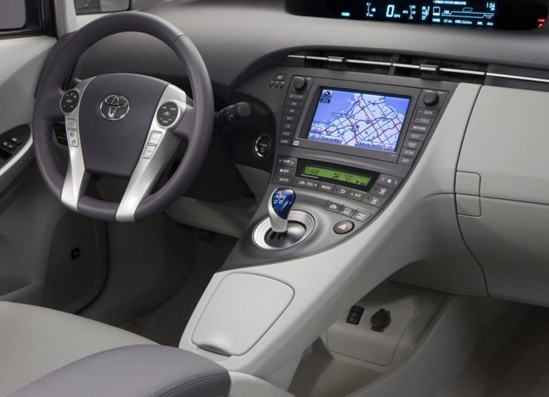 Toyota Prius III салон