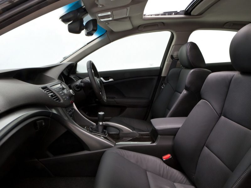 Передние сиденья Honda Accord VIII