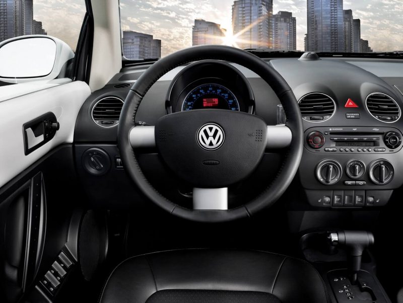 Фото салона Volkswagen New Beetle