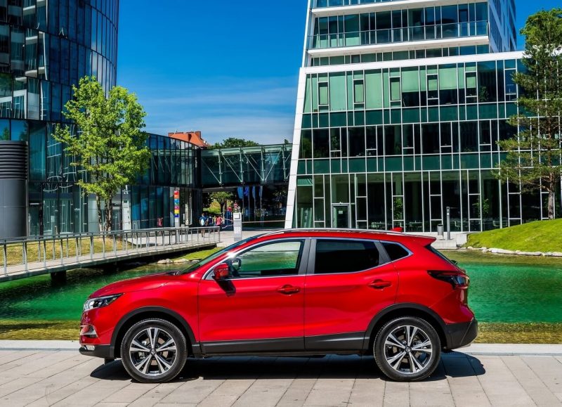 Вид сбоку Nissan Qashqai