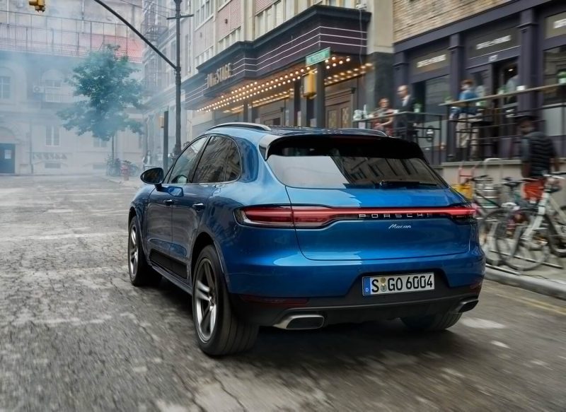 Вид сзади Porsche Macan