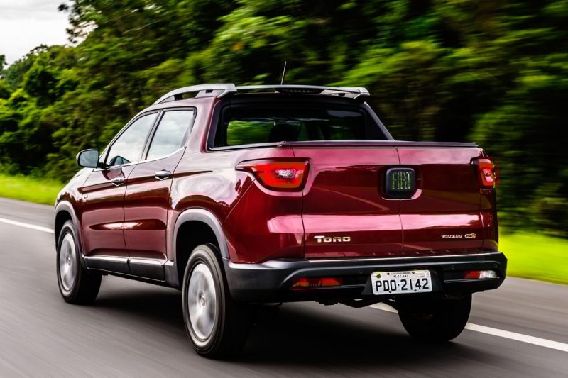 Вид сзади Fiat Toro