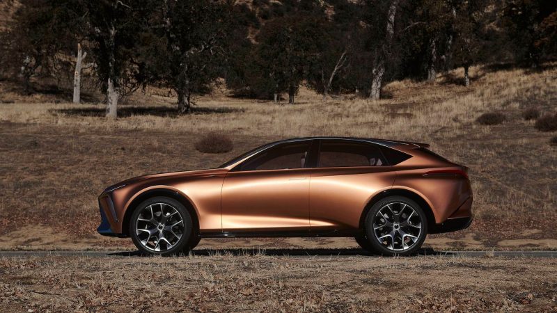 Вид сбоку Lexus LQ