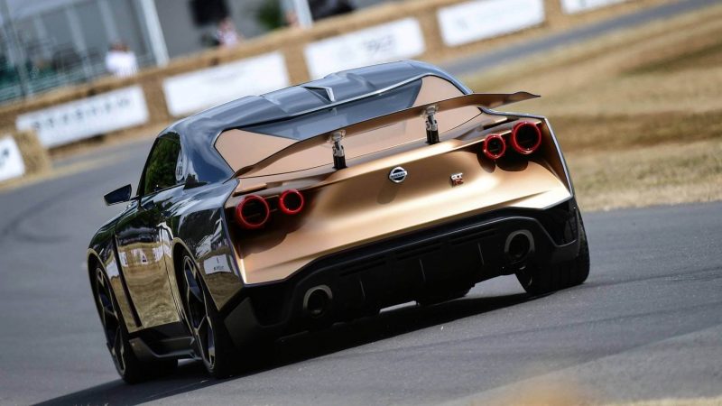 Вид сзади Nissan GT-R50