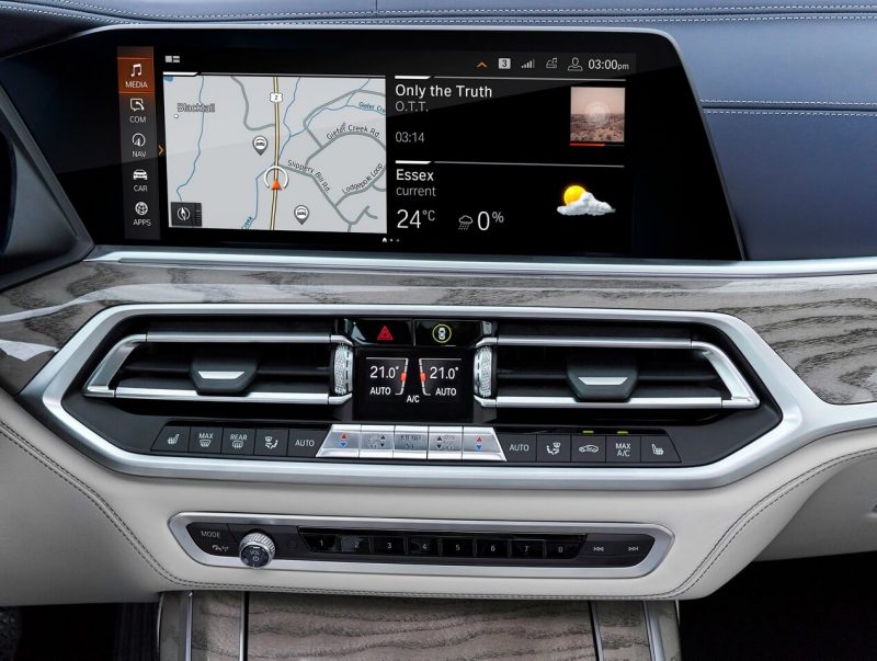 Цифровой экран BMW X7
