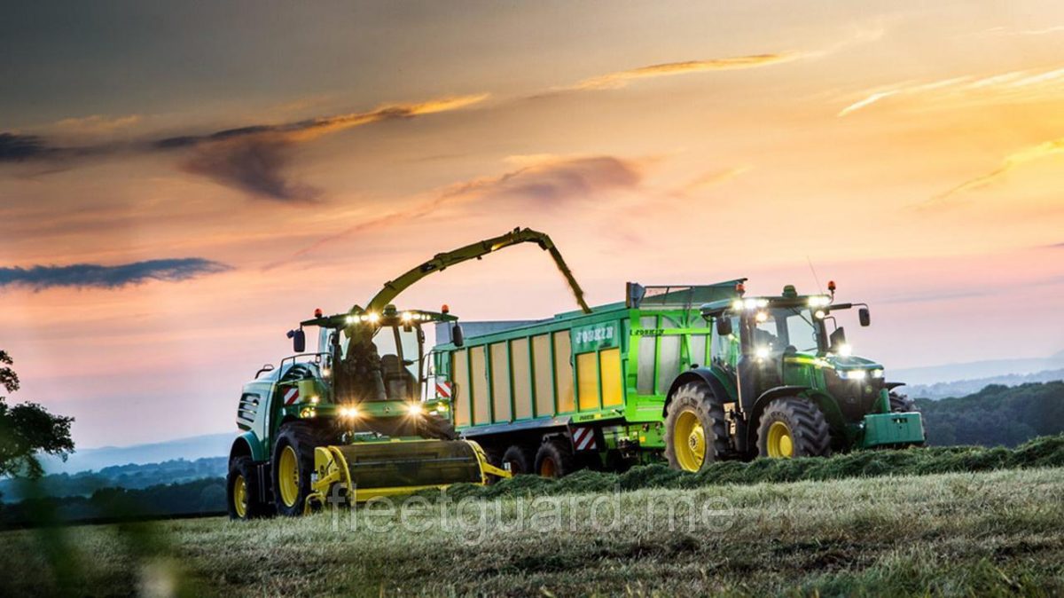 Универсальный сельскохозяйственный трактор John Deere