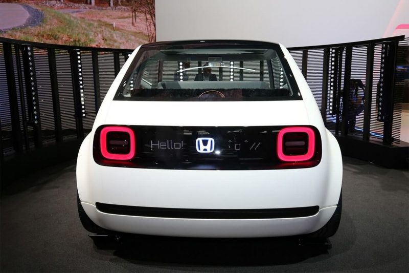 Honda Urban EV вид сзади