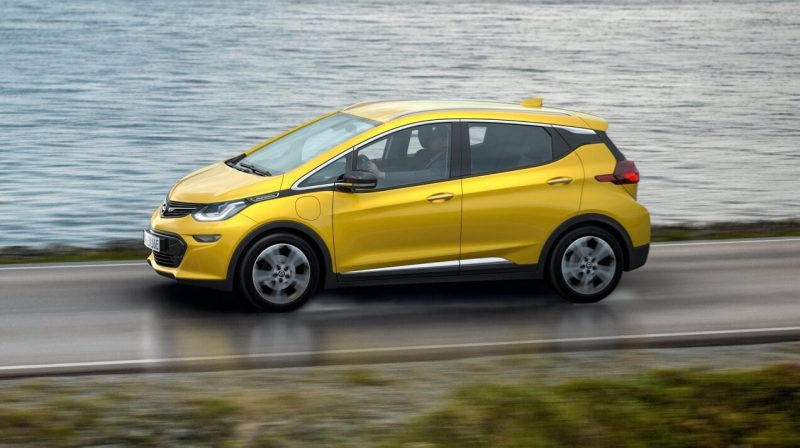 Вид сбоку Opel Ampera-e