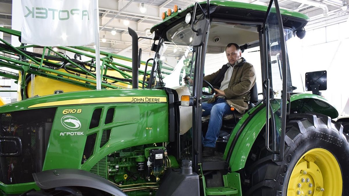 Трактор John Deere продам