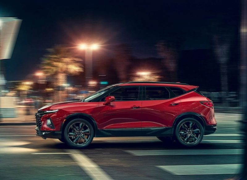 Вид сбоку Chevrolet Blazer