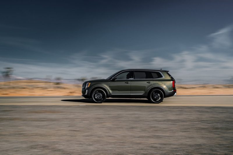 Kia Telluride вид сбоку