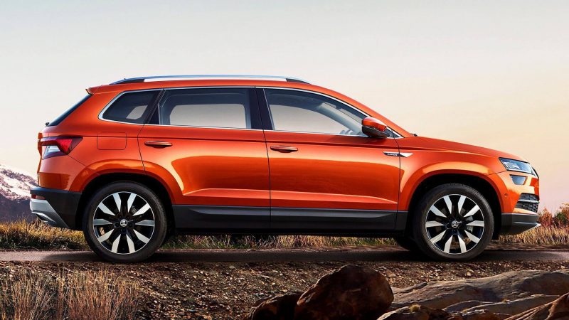 Skoda Karoq вид сбоку