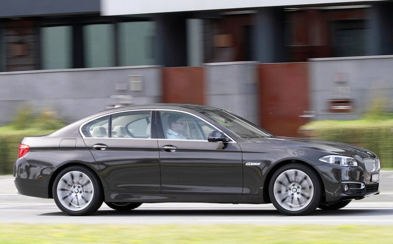 Вид сбоку BMW 5 Series (F10)