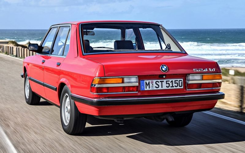 Вид сзади BMW 5 Series (E28)