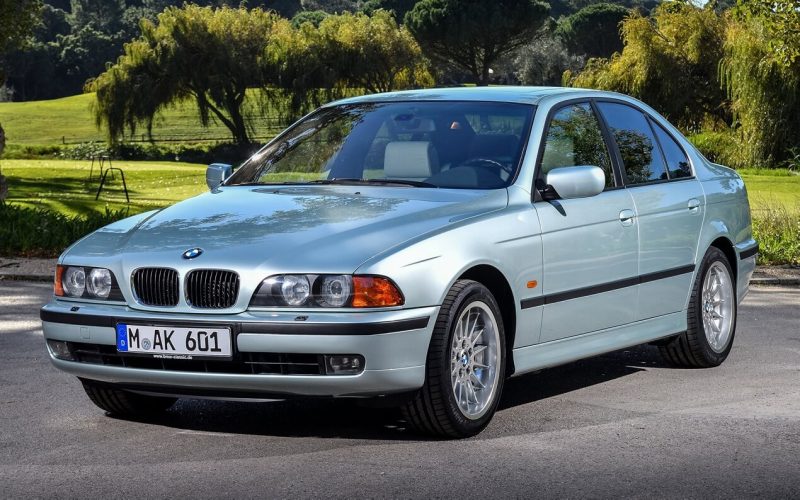 Вид спереди BMW 5 Series (E39)