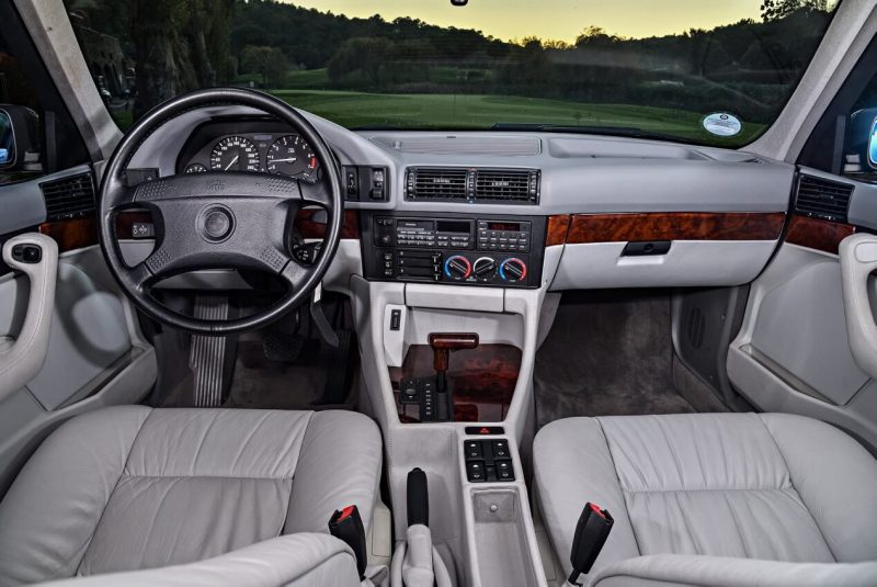 Интерьер BMW 5 Series Sedan (E34)
