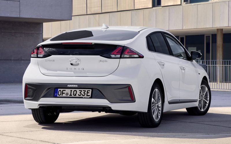 Вид сзади Hyundai IONIQ plug-in