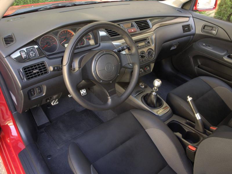 Интерьер Mitsubishi Lancer Evolution