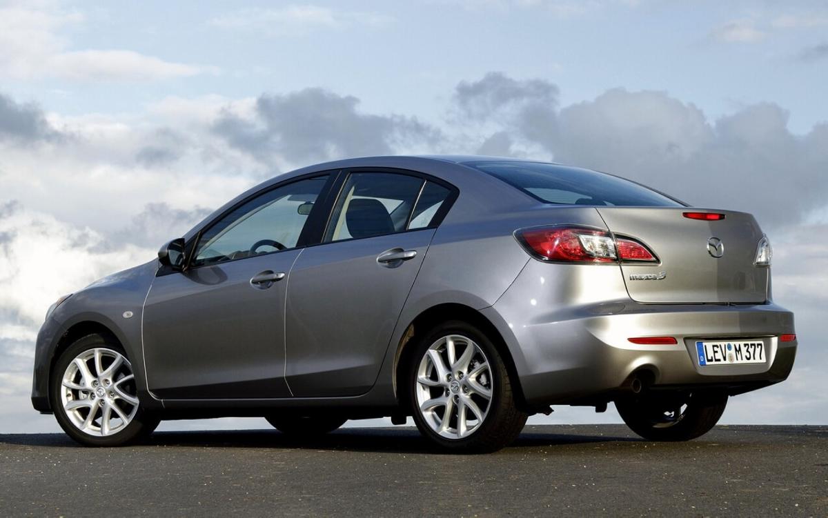 Mazda 3 2011 года
