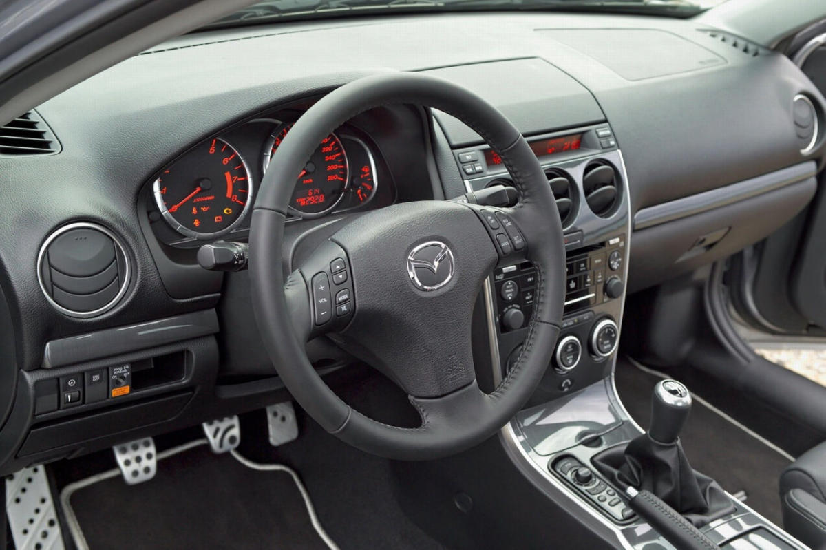 Салон Mazda 6 I поколение