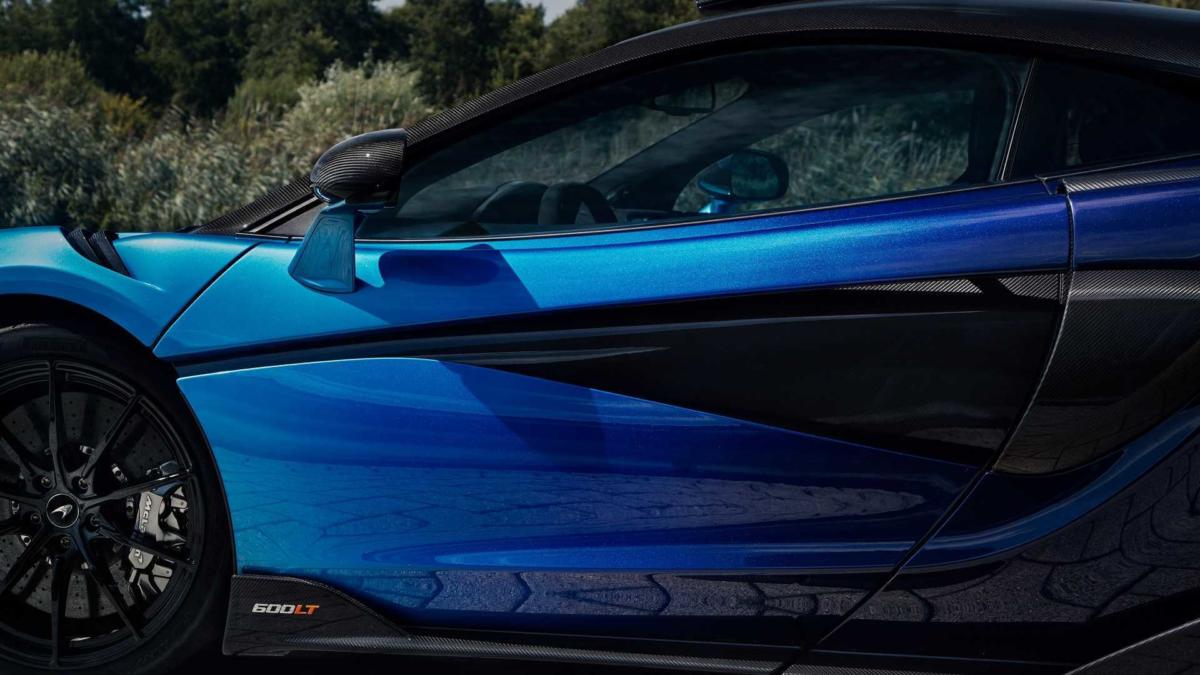 Вид сбоку McLaren 600LT