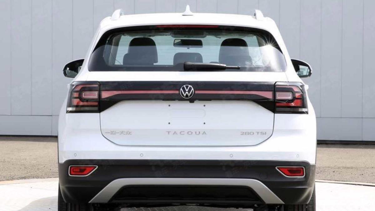 Вид сзади Volkswagen Tacqua